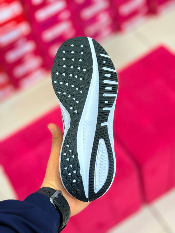 خرید کتونی نایک لبخند ۲ سبک و راحت