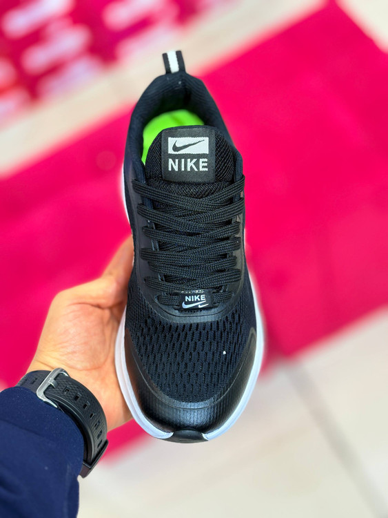 خرید کتونی نایک زوم برای پیادهروی