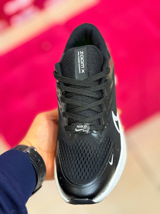 کفش ورزشی نایک زوم کربن