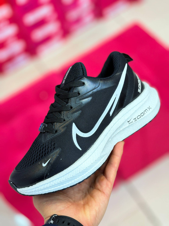 کفش ورزشی نایک زوم کربن